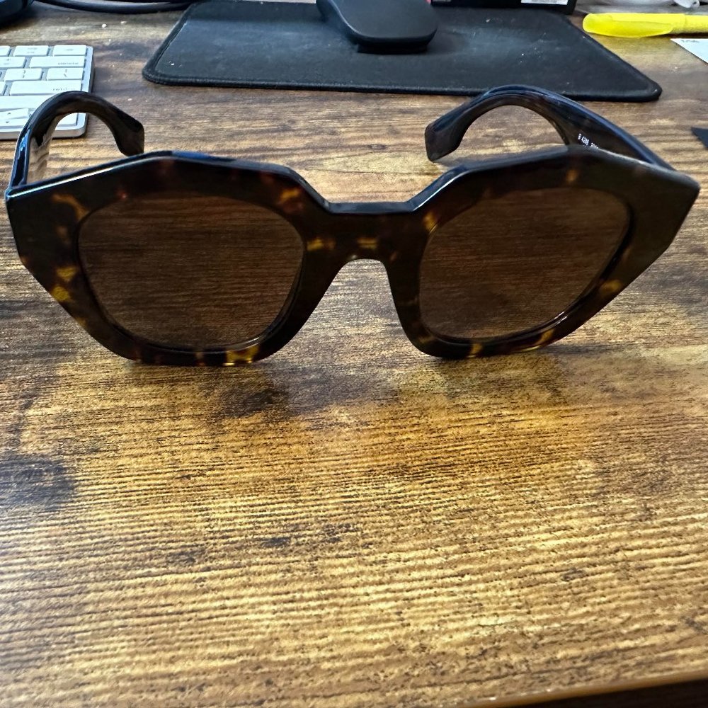 Burberry 46 mm sunglasses excellent condition